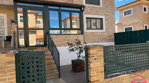 Foto 2 de Casa adosada en venda a Constitución, Onzonilla, León