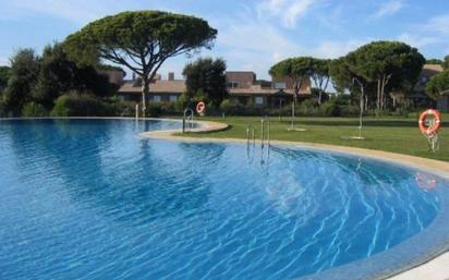Piscina de Casa adosada en venda en Chiclana de la Frontera amb Jardí privat i Piscina comunitària