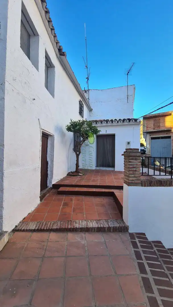 Vista exterior de Casa o xalet en venda en Benamargosa amb Traster
