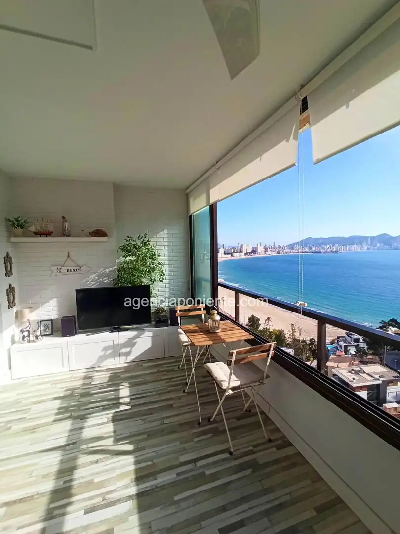 Habitación de Apartamento de alquiler en Finestrat con Aire acondicionado, Terraza y Amueblado