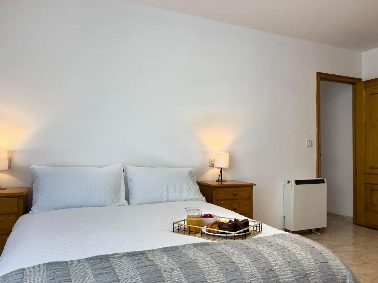 Schlafzimmer von Wohnung zur Miete in O Grove   mit Heizung