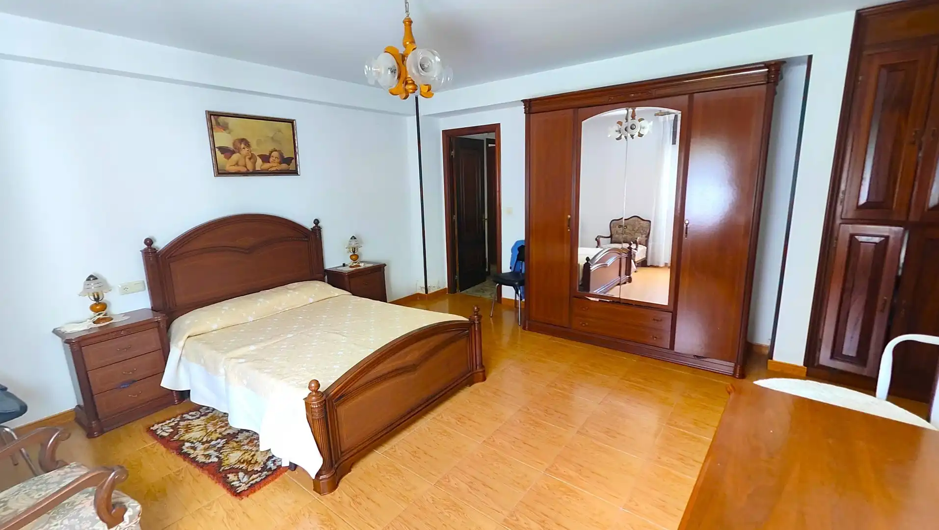 Dormitori de Casa o xalet en venda en Santiago de Compostela  amb Jardí privat i Moblat