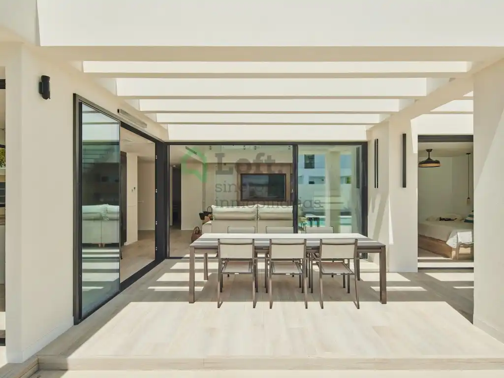 Terrassa de Casa o xalet en venda en Chiclana de la Frontera amb Aire condicionat, Calefacció i Jardí privat