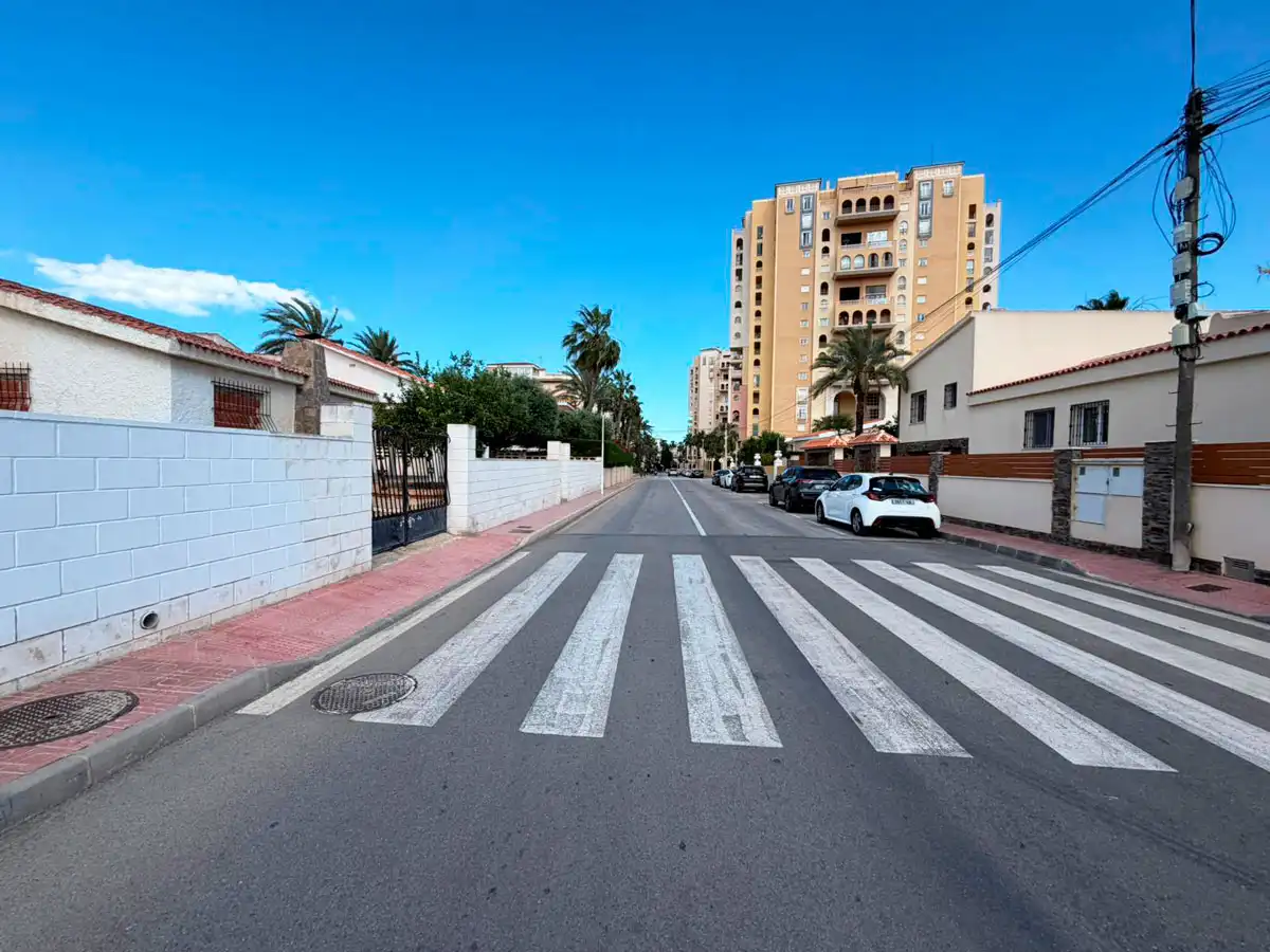 Vista exterior de Piso en venta en Torrevieja con Terraza, Amueblado y Horno