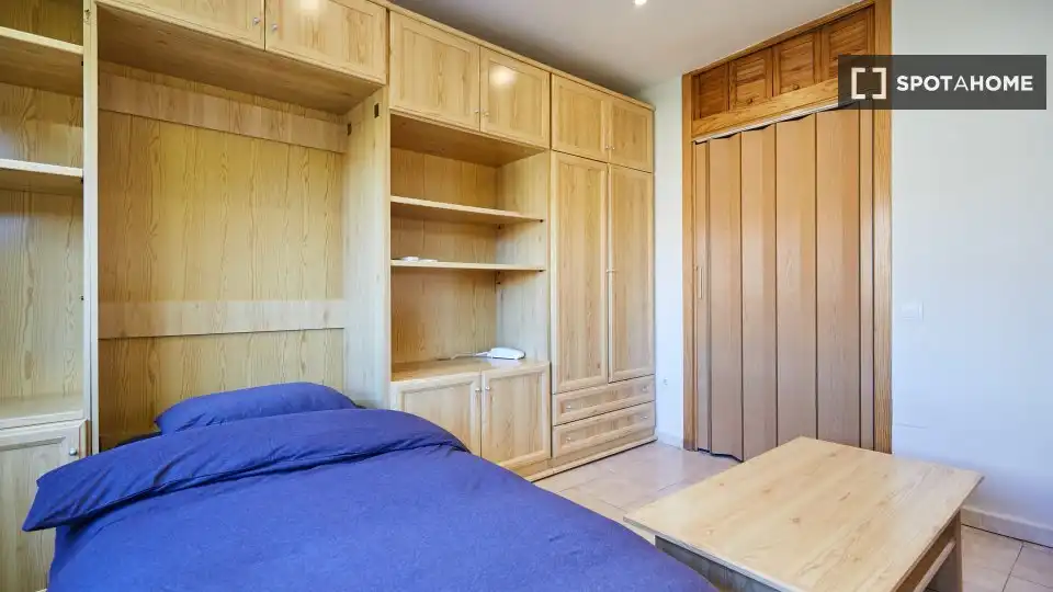 Habitación de Piso de alquiler en Madrid con Aire acondicionado, Calefacción y Amueblado
