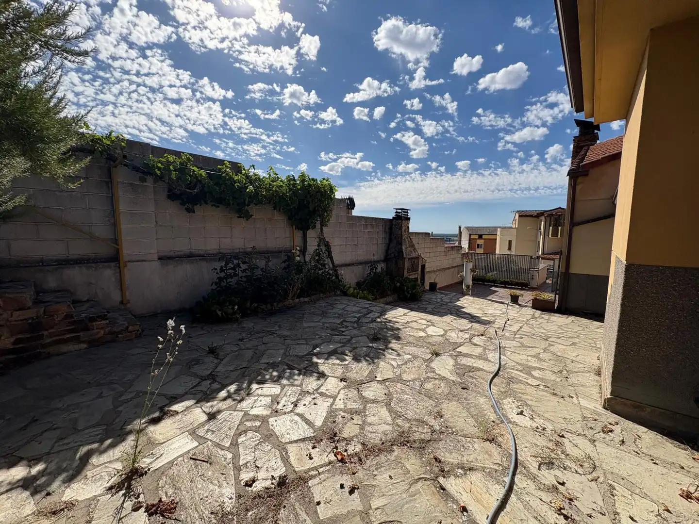 Vista exterior de Casa o xalet en venda en Íscar amb Calefacció, Jardí privat i Terrassa