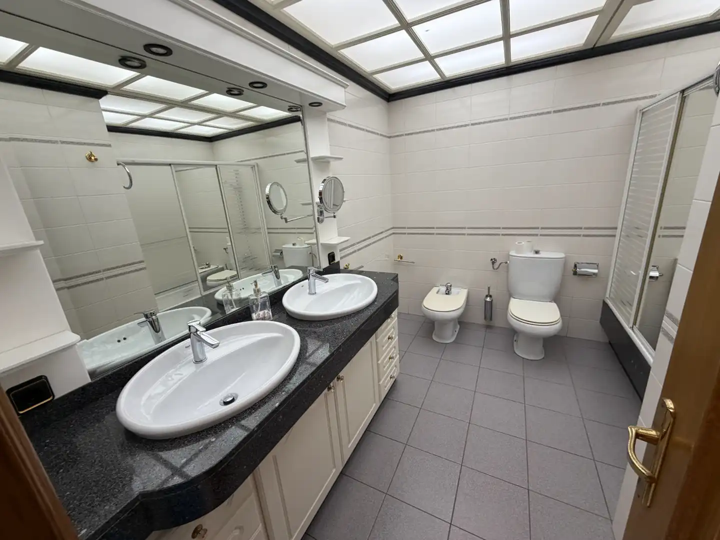Bathroom of Houses for sale in Olot  with Heating and Terrace