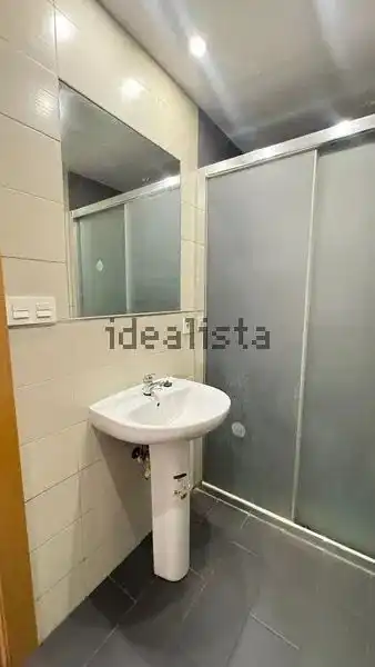 Bathroom of Flat for rent in Granada  with Air Conditioner, Furnished and Washing machine