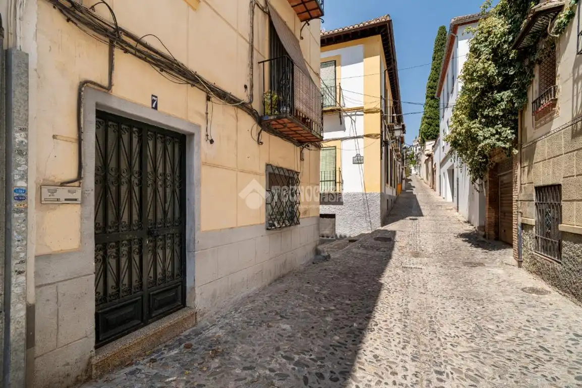 Vista exterior de Pis en venda en Granada amb Aire condicionat i Balcó