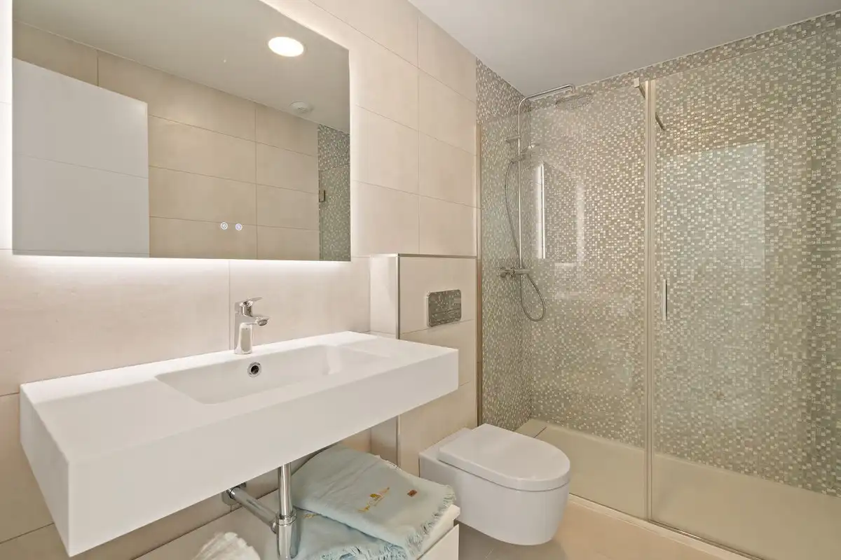 Badezimmer von Erdgeschoss zum Verkauf in Mijas mit Klimaanlage, Heizung und Terrasse