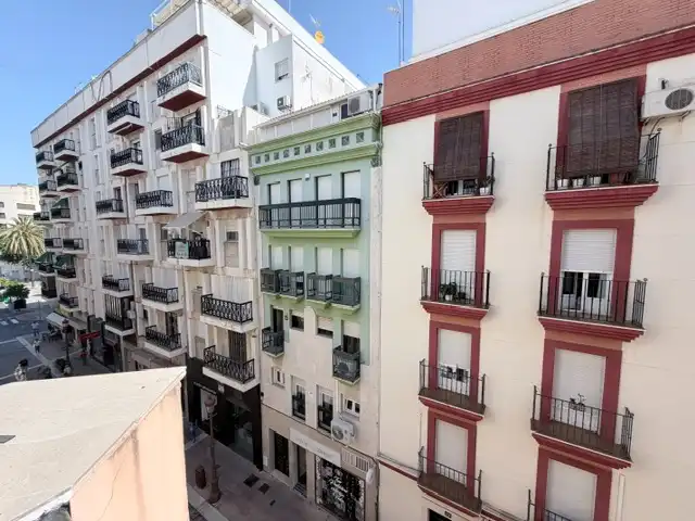 Außenansicht von Wohnung zum Verkauf in Huelva mit Terrasse und Balkon