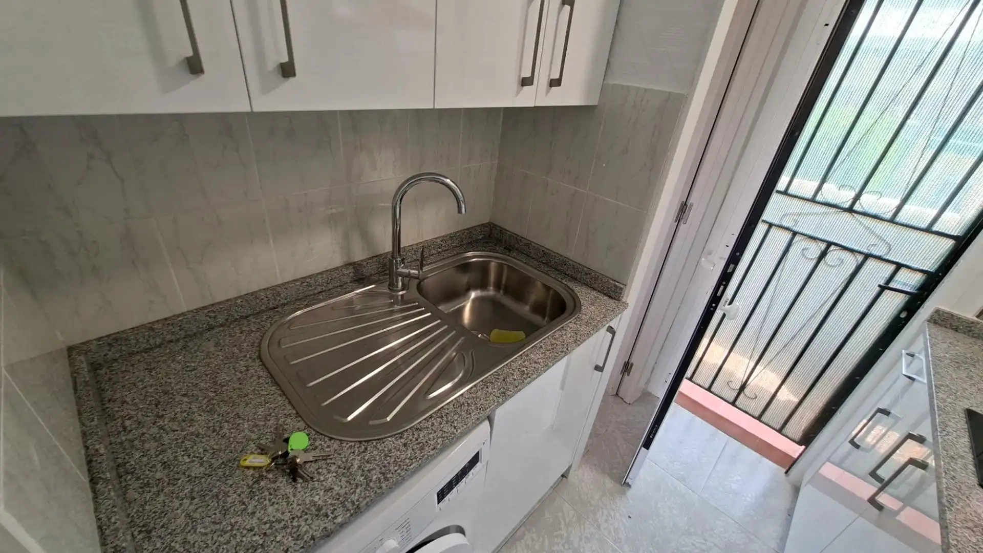 Apartamento con piscina en alquiler en Rincón de Loix, imagen 9
