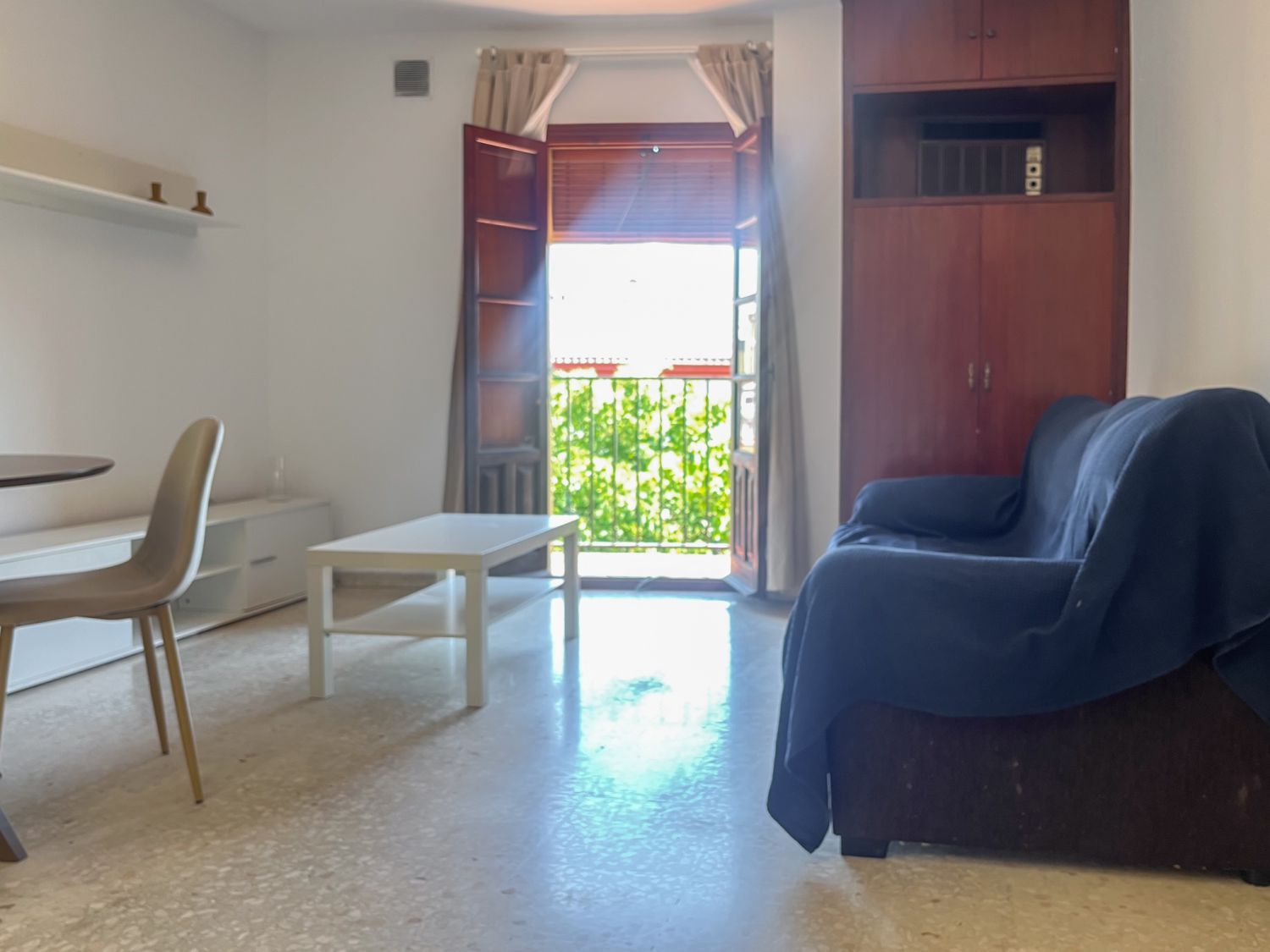 Dormitori de Apartament de lloguer en  Sevilla Capital amb Terrassa, Moblat i Balcó