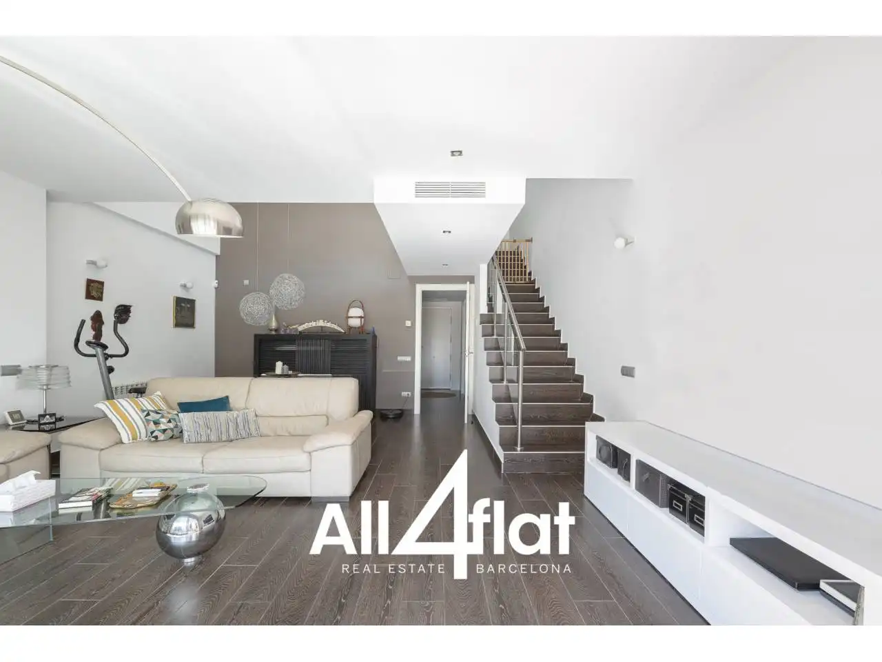 Sala de estar de Casa o chalet de alquiler en L'Hospitalet de Llobregat con Aire acondicionado, Calefacción y Jardín privado