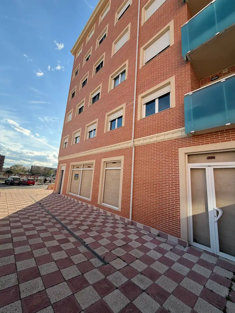 Vista exterior de Local en venta en Ávila