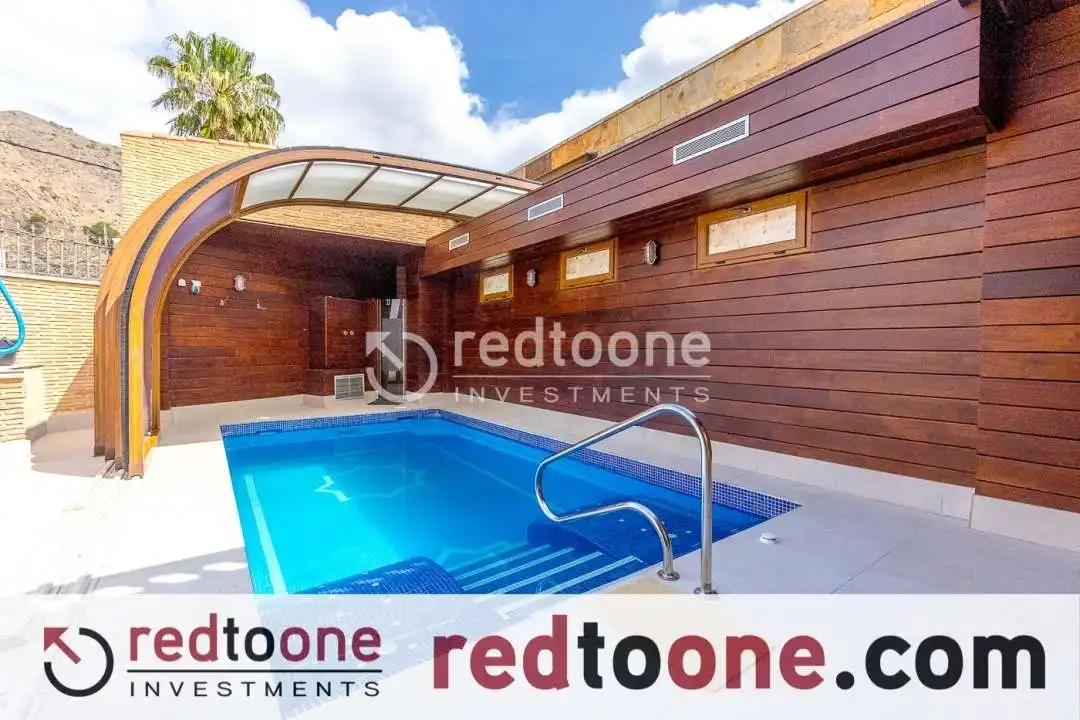 Piscina de Casa o xalet en venda en Orihuela amb Jardí privat, Terrassa i Piscina