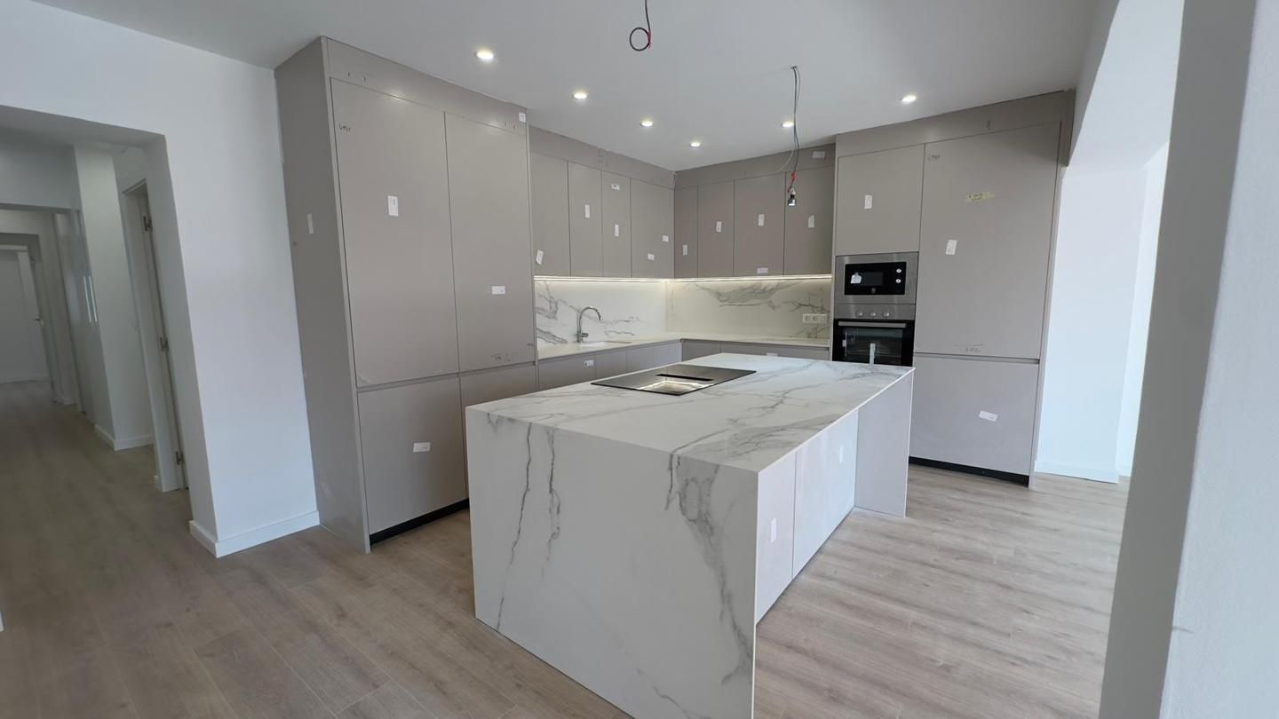 Piso en venta en Reyes Católicos, 28, Ensanche - Diputación, Centro
