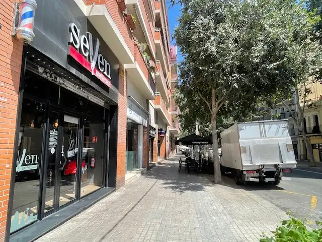 Business premises for transfer in Carrer de València, imagen 15