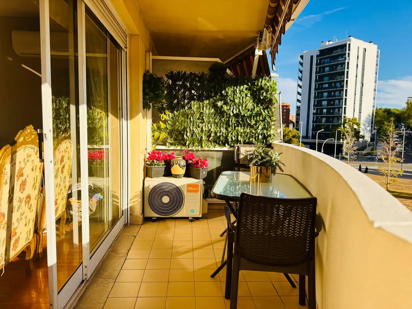 Flat with terrace for sale in Passeig Olof Palme, imagen 2