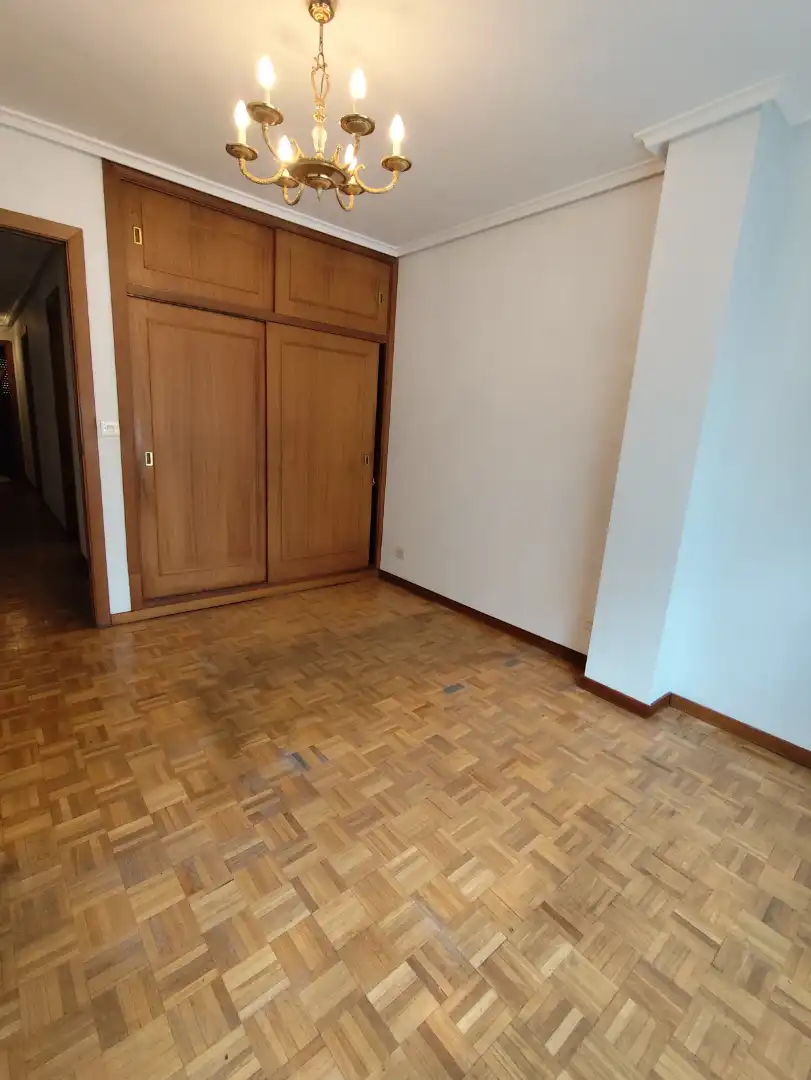 Dormitori de Pis en venda en Burgos amb Calefacció, Parquet i Terrassa