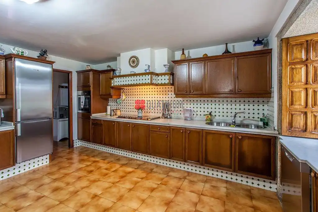 Cuina de Casa o xalet en venda en Padrón amb Jardí privat