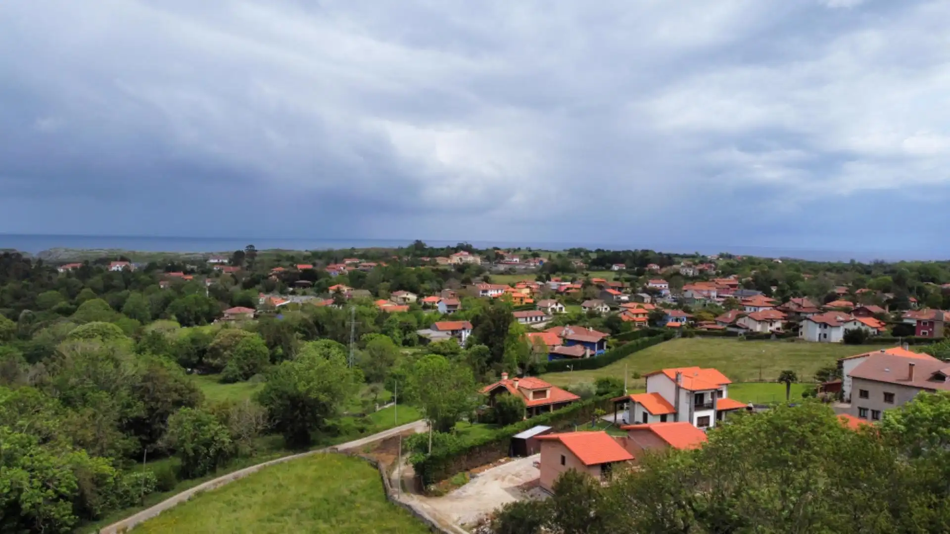 Vista exterior de Casa o chalet en venta en Llanes con Jardín privado y Balcón
