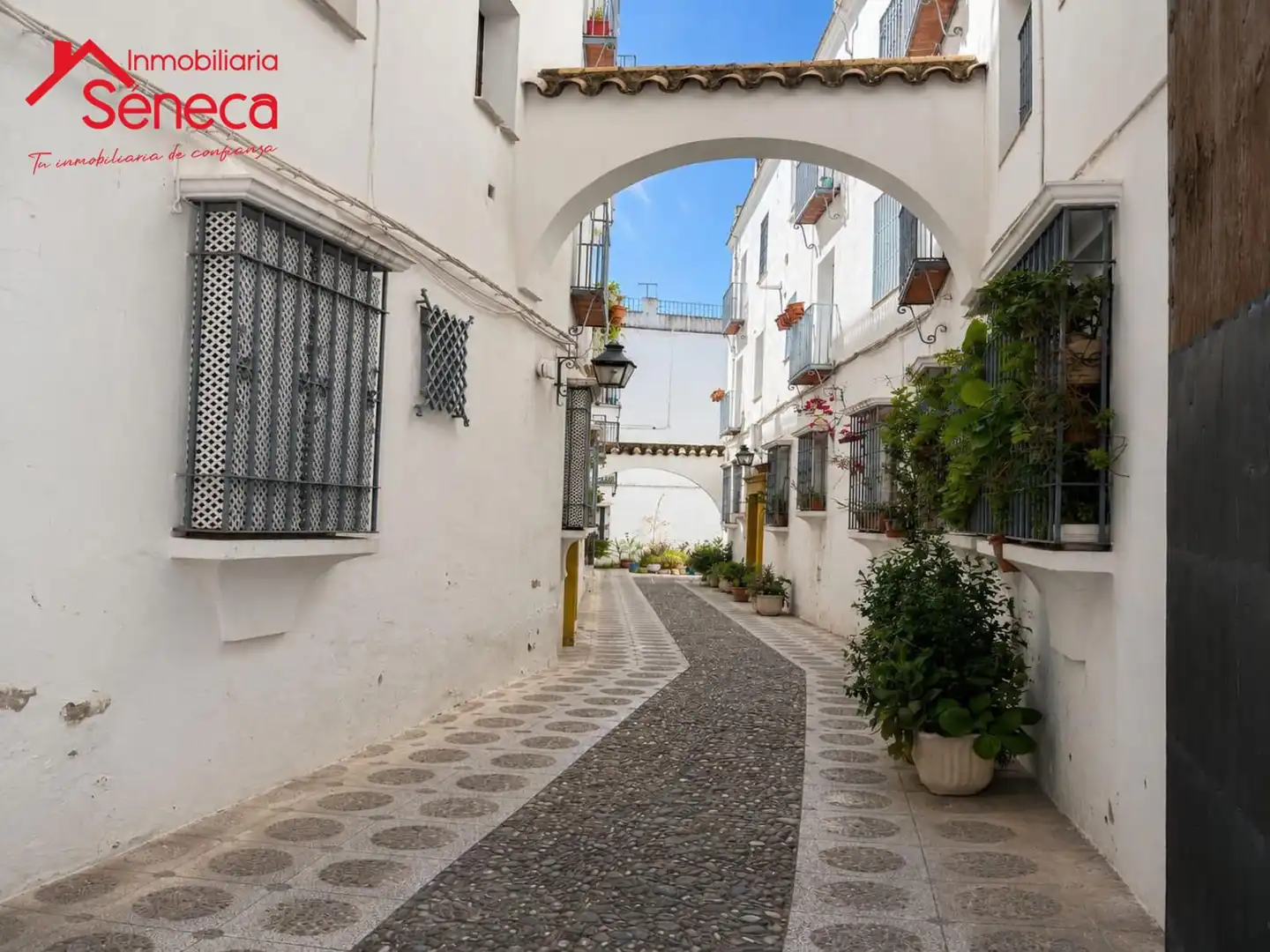 Exterior view of Flat for sale in Córdoba  with Air Conditioner, Heating and Storage room