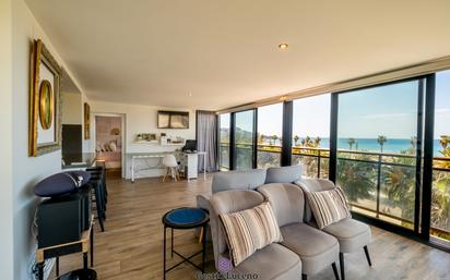 Wohnzimmer von Dachboden zum verkauf in Salou mit Klimaanlage und Balkon