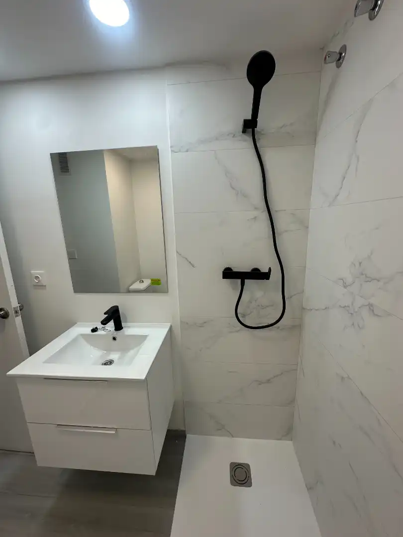 Baño de Piso en venta en Valencia con Parquet, Terraza y Balcón