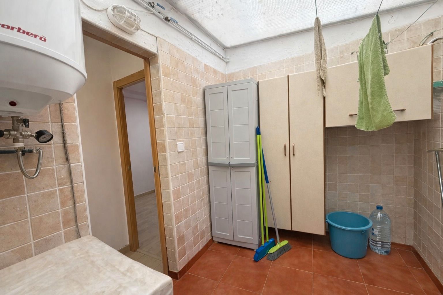 Cocina de Piso en venta en Cornellà de Llobregat con Calefacción y Terraza