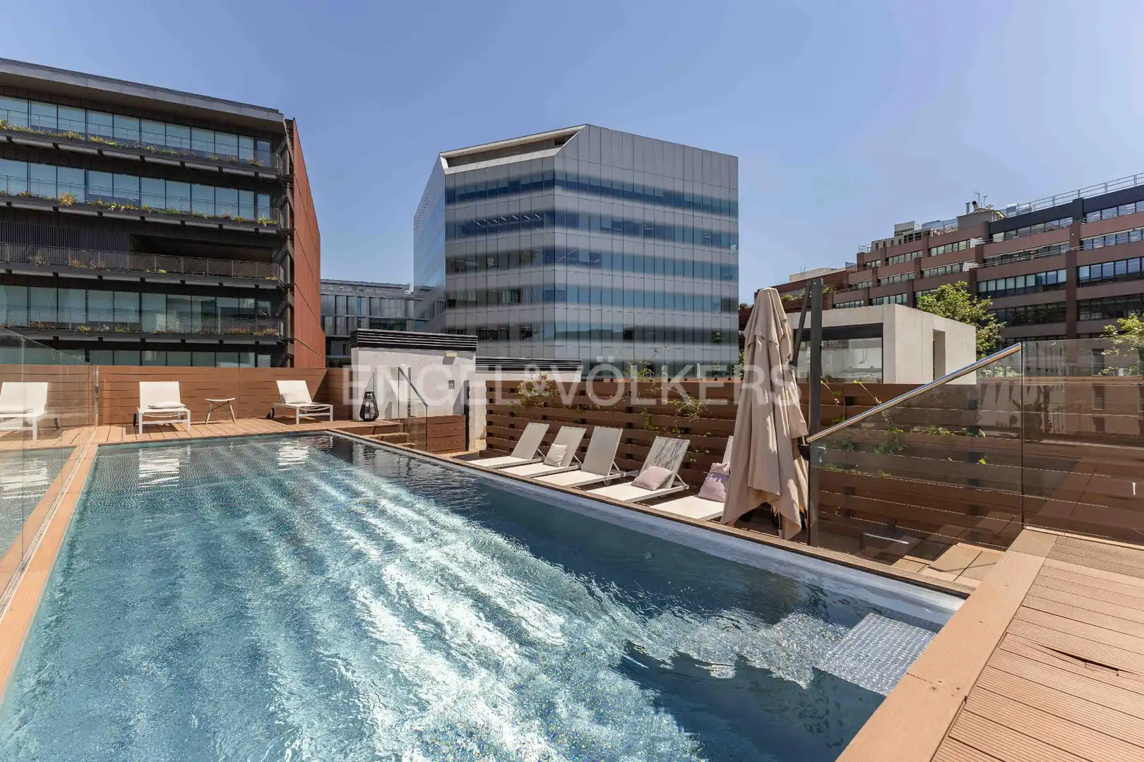 Piscina de Ático en venta en Barcelona con Calefacción