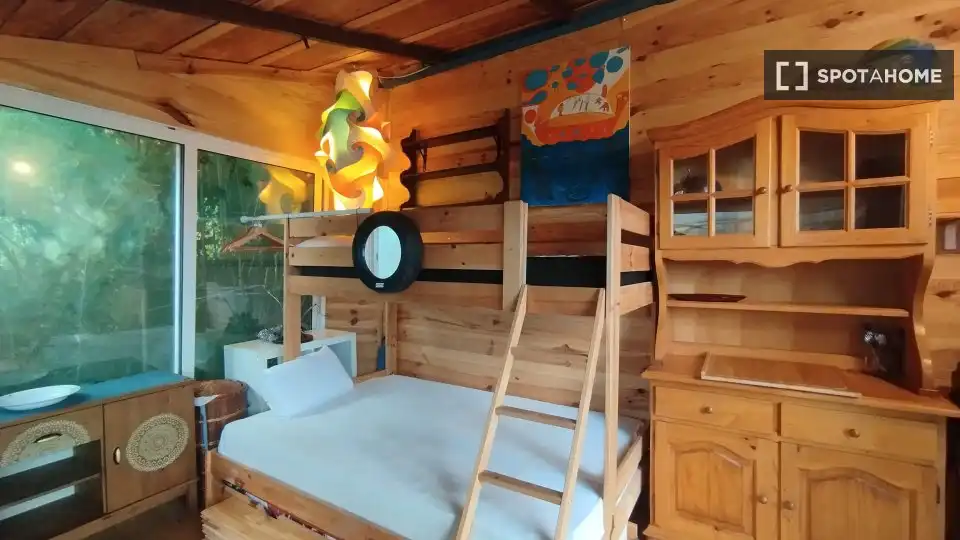 Schlafzimmer von Wohnung zur Miete in Sant Cebrià de Vallalta mit Klimaanlage, Heizung und Möbliert
