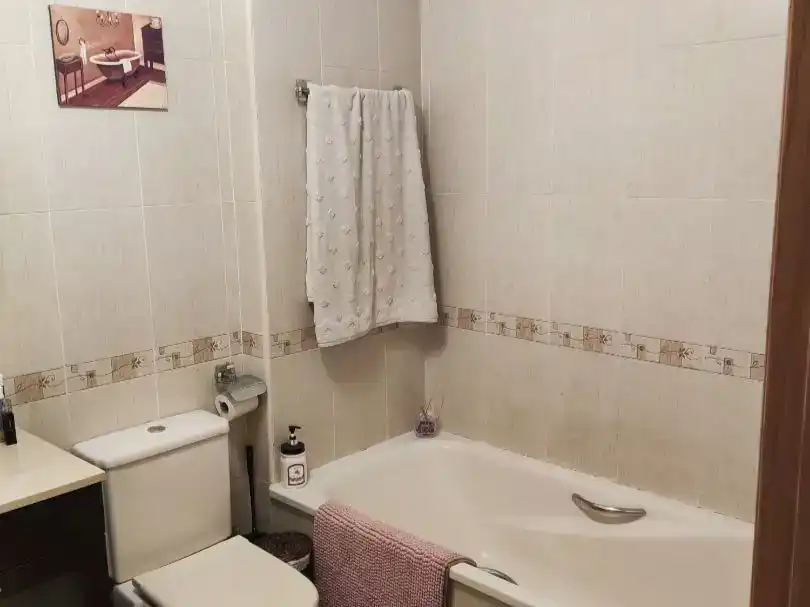 Bany de Pis en venda en Alcalá de Henares amb Aire condicionat, Piscina i Balcó