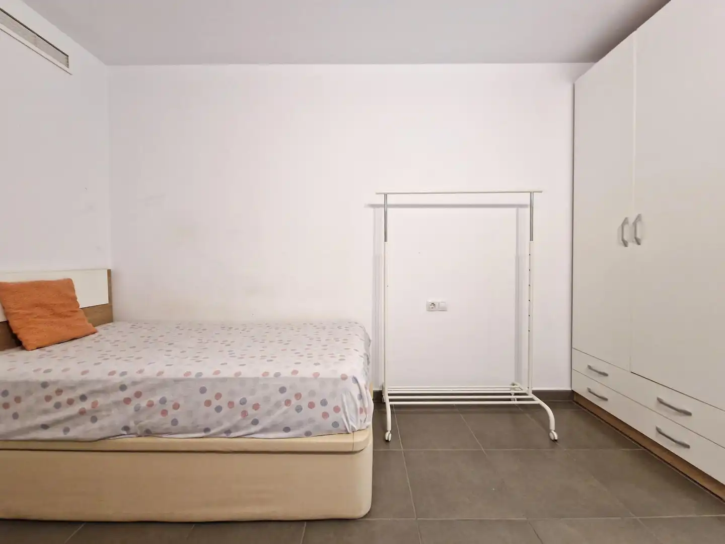 Habitación de Piso en venta en Elche / Elx con Aire acondicionado, Calefacción y Jardín privado