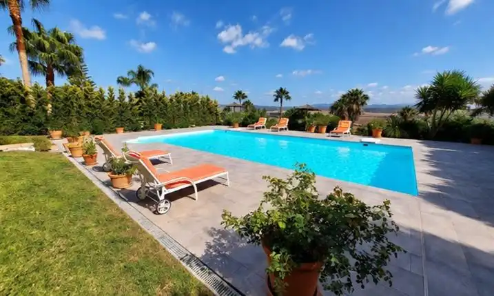 Piscina de Casa o xalet en venda en Benalup-Casas Viejas amb Aire condicionat, Calefacció i Jardí privat