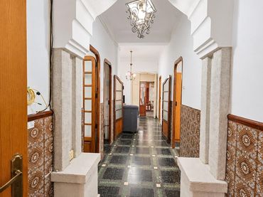 Casa amb balcó en venda a El Alborgí
