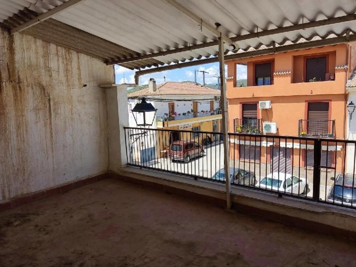 Vista exterior de Casa adosada en venda en Campotéjar amb Terrassa i Balcó