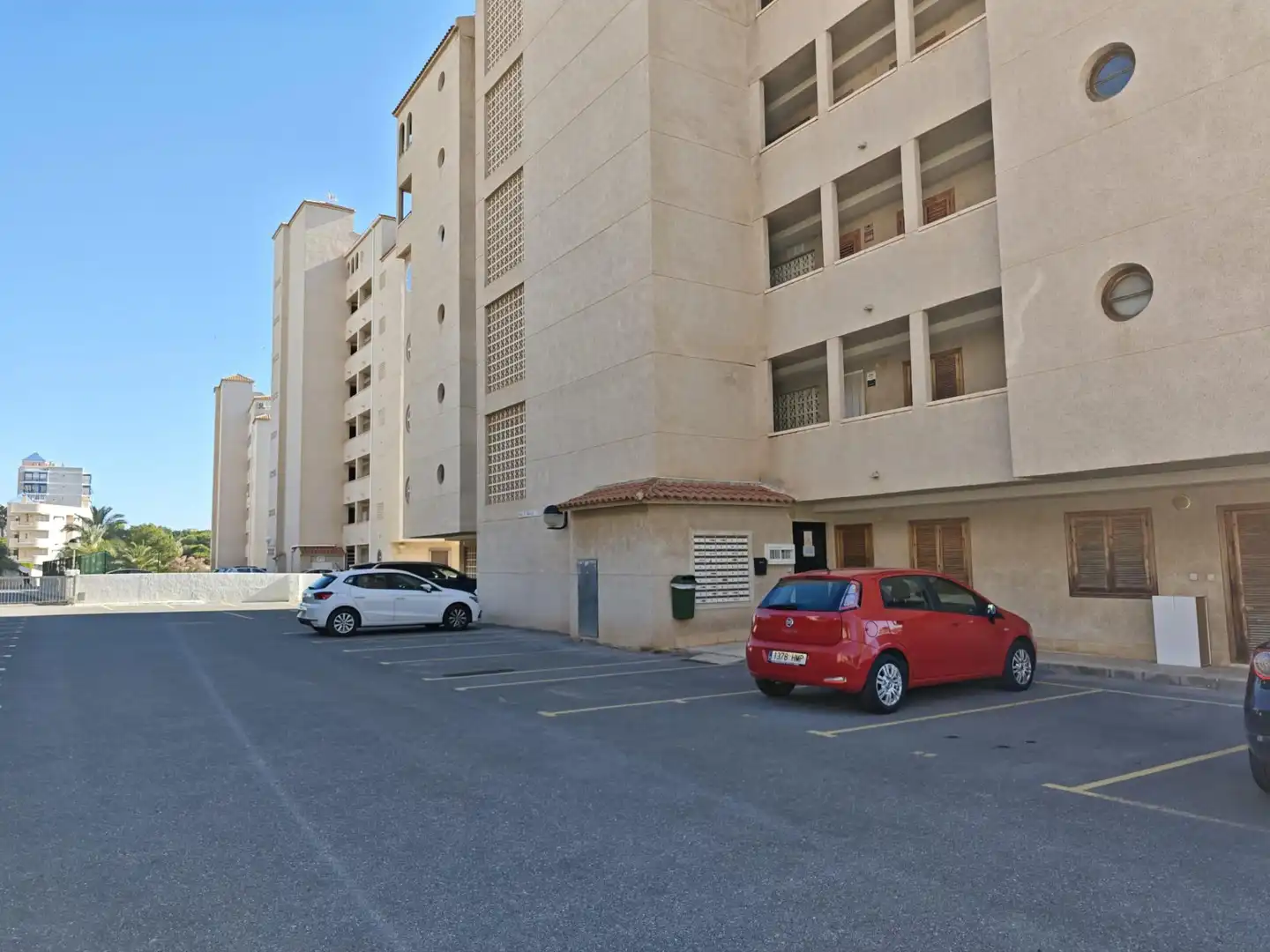 Parking de Piso de alquiler en Elche / Elx con Amueblado y Piscina comunitaria