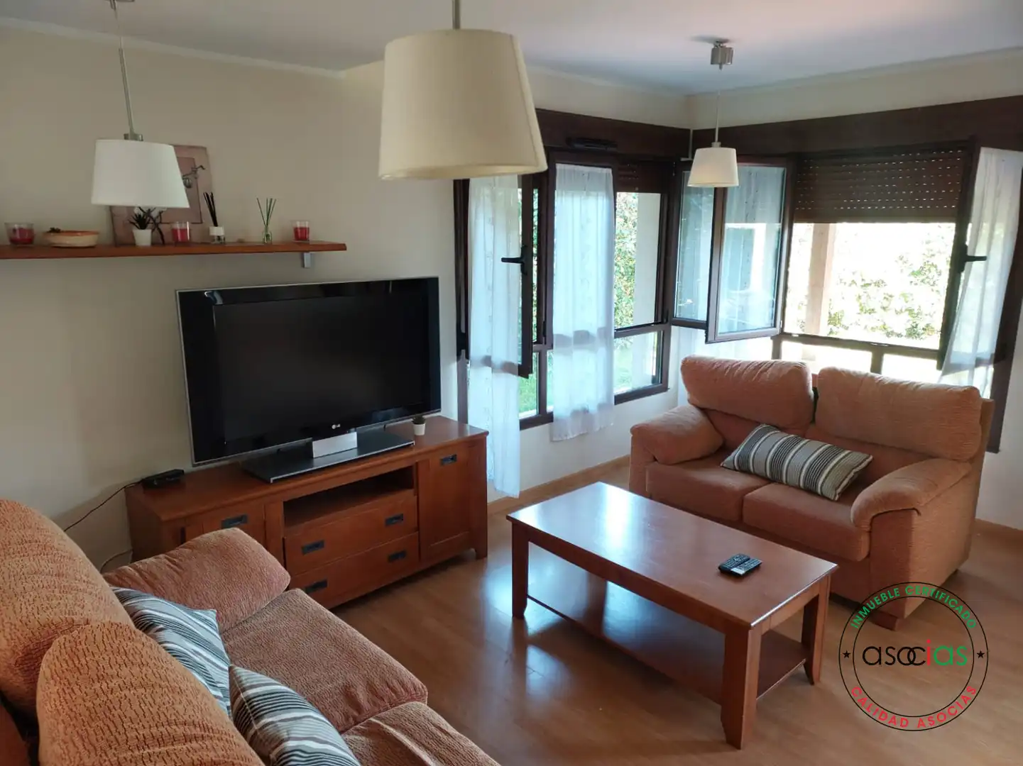 Sala d'estar de Casa o xalet en venda en Parres amb Calefacció, Jardí privat i Terrassa