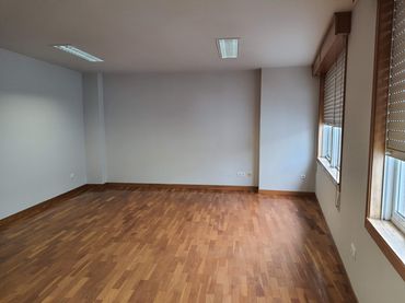 Büro mit Aufzug zur Miete in Carballo