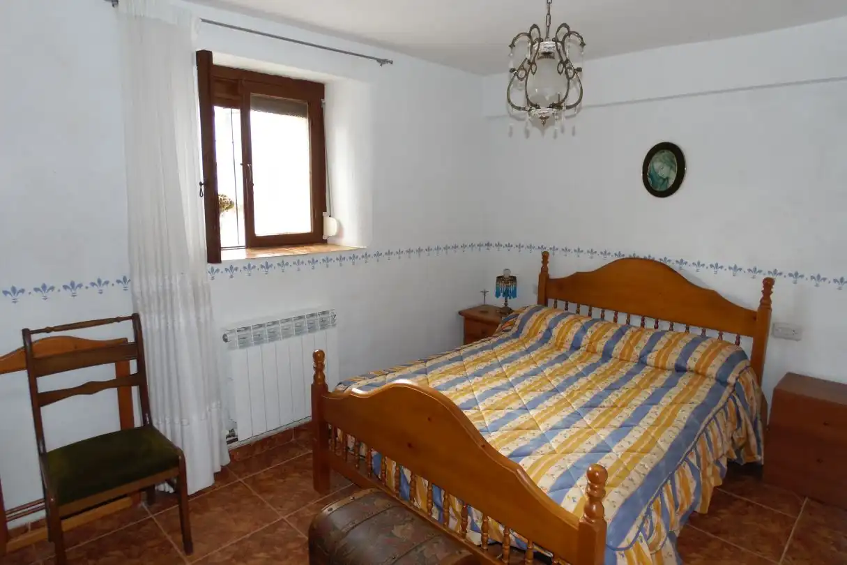 Bedroom of Houses for sale in Junta de Traslaloma  with Heating, Private garden and Storage room