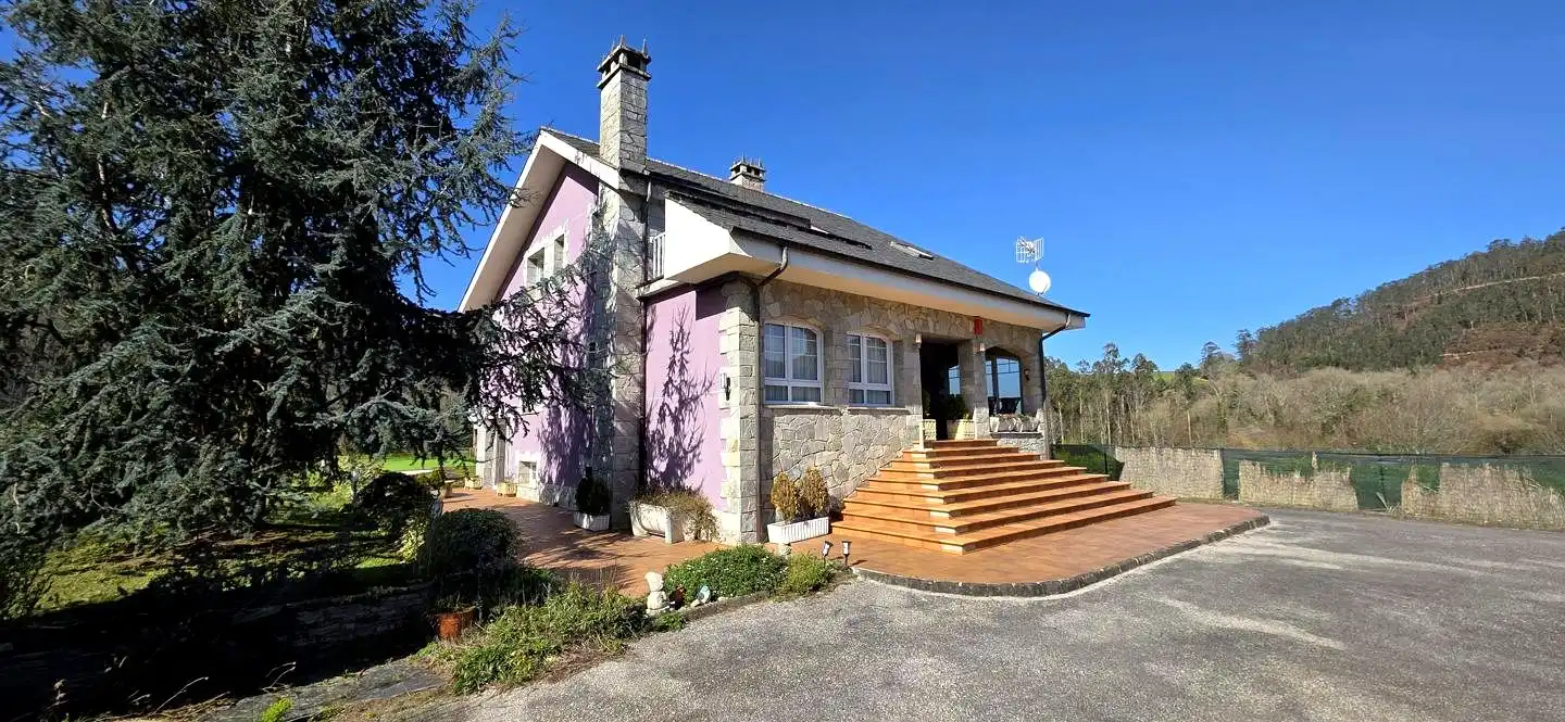 Exterior view of Houses for sale in Valdés - Luarca  with Heating, Private garden and Parquet flooring