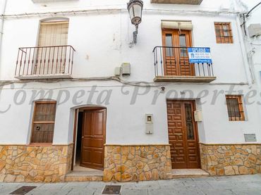 Casa con balcón en venta en Cómpeta