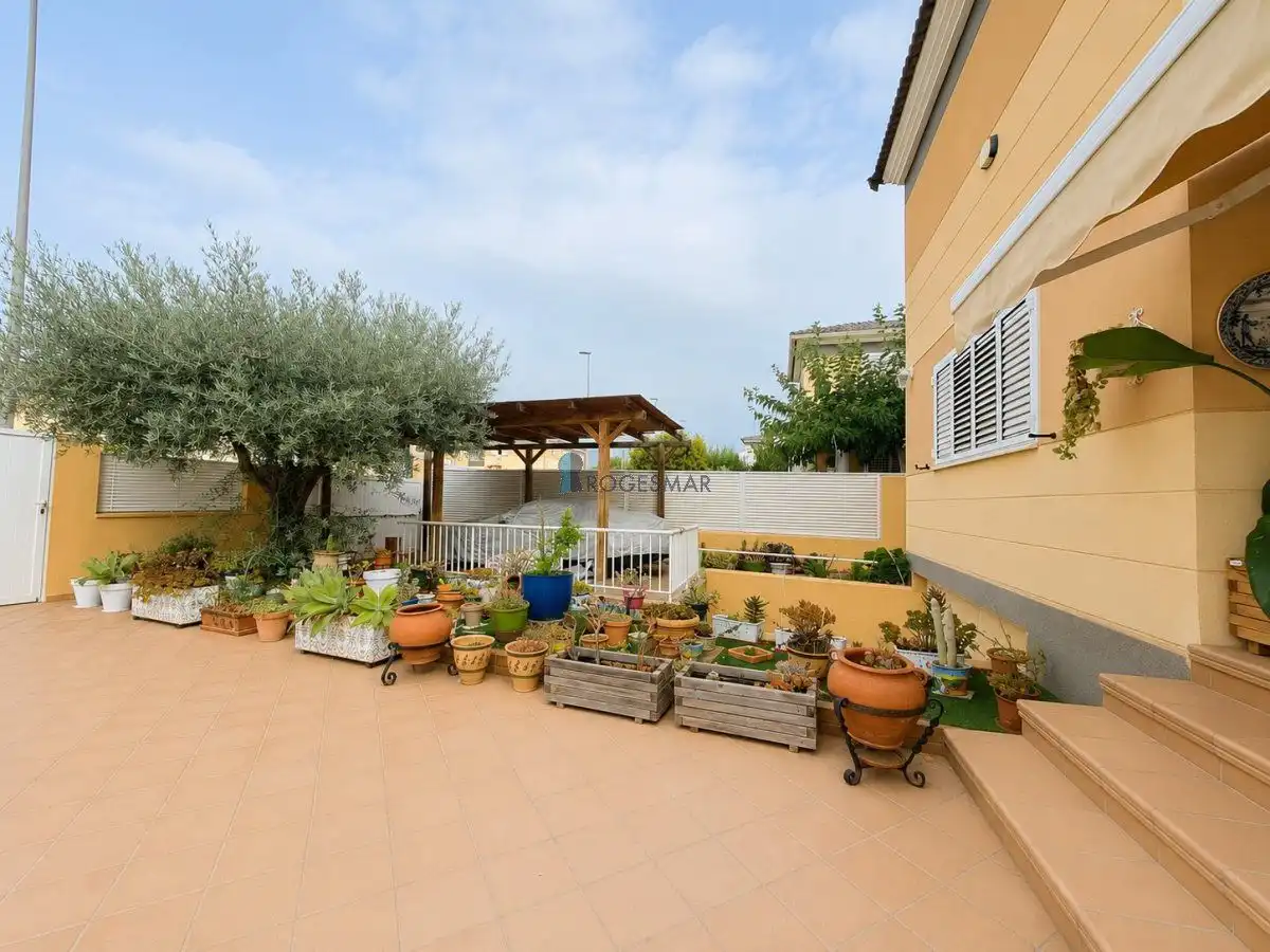 Terrassa de Casa o xalet en venda en Benicasim / Benicàssim amb Aire condicionat, Jardí privat i Terrassa