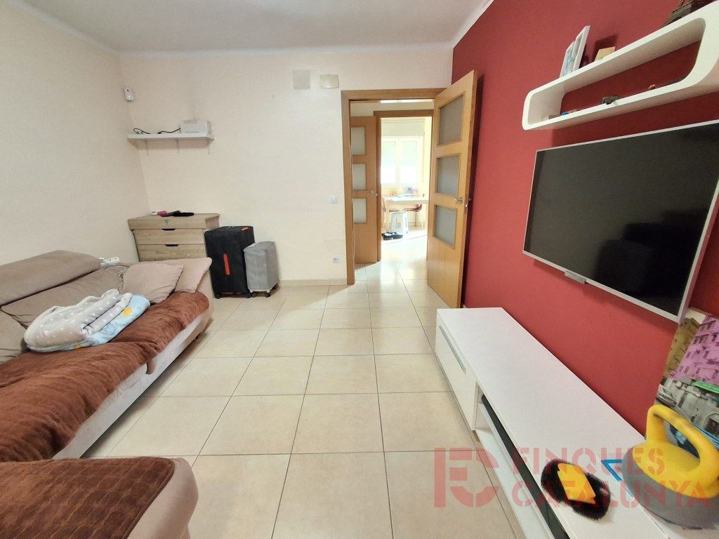 Living room of Flat for sale in Girona Capital  with Furnished and Balcony