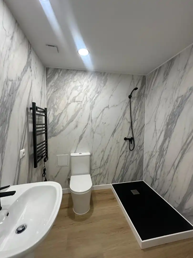 Bathroom of Flat for sale in Bilbao   with Balcony