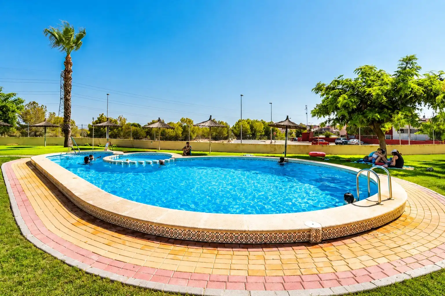 Piscina de Casa o xalet en venda en Orihuela amb Aire condicionat, Calefacció i Jardí privat