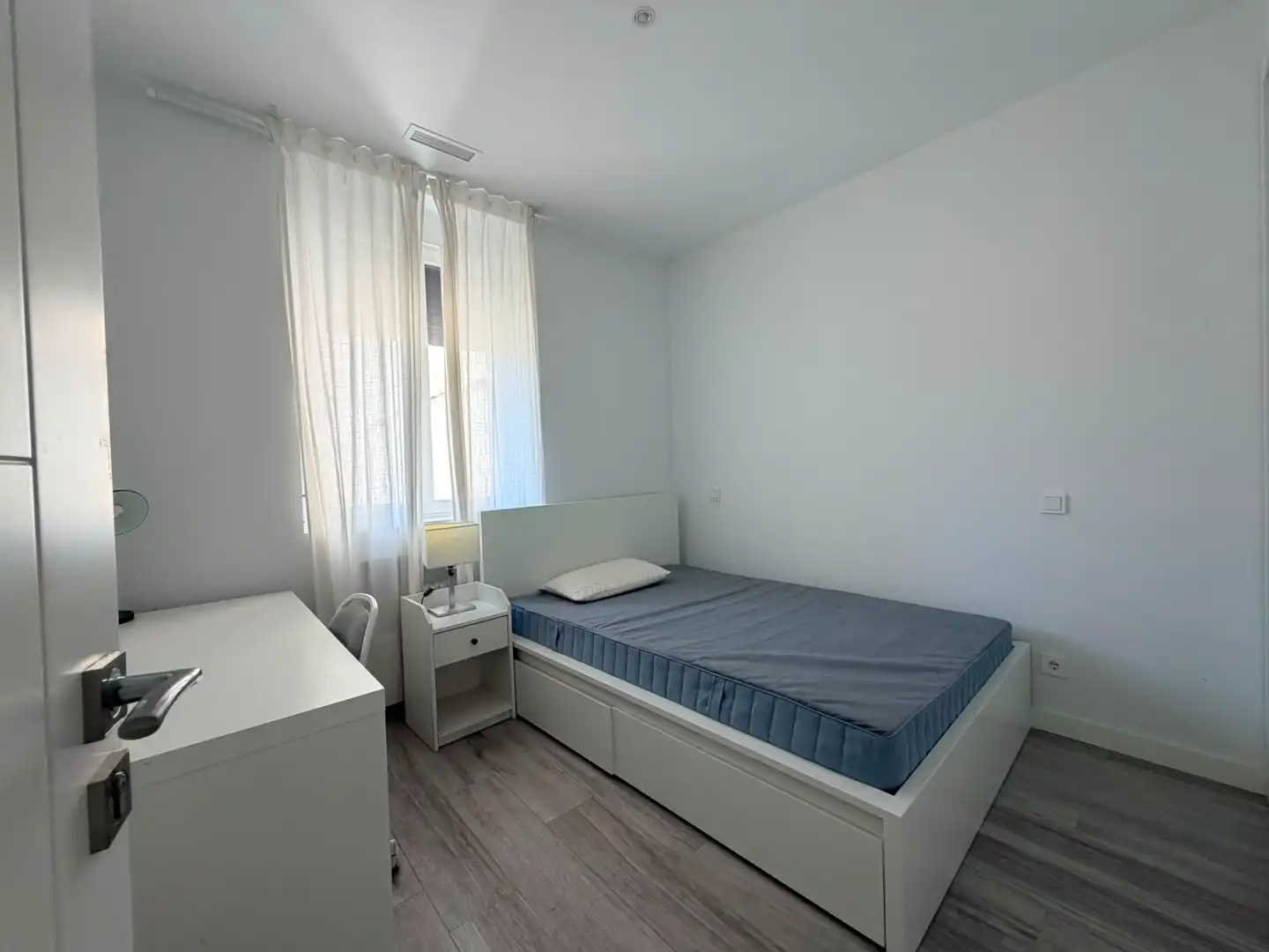 Bedroom of Flat for sale in Madrid  with Air Conditioner, Heating and Storage room
