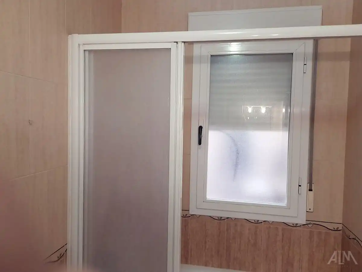 Baño de Piso en venta en Manzanares con Aire acondicionado, Calefacción y Trastero