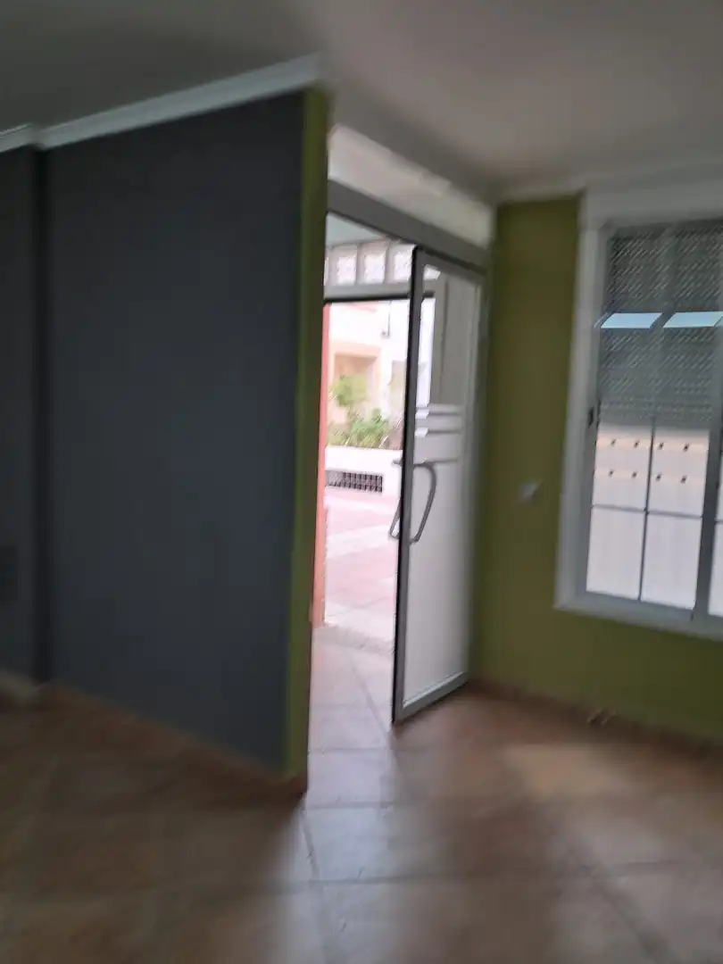 Local de lloguer en Brenes amb Aire condicionat